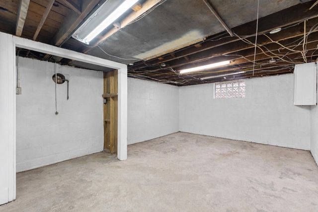 1807 Teel Avenue, Lansing City, MI 48910