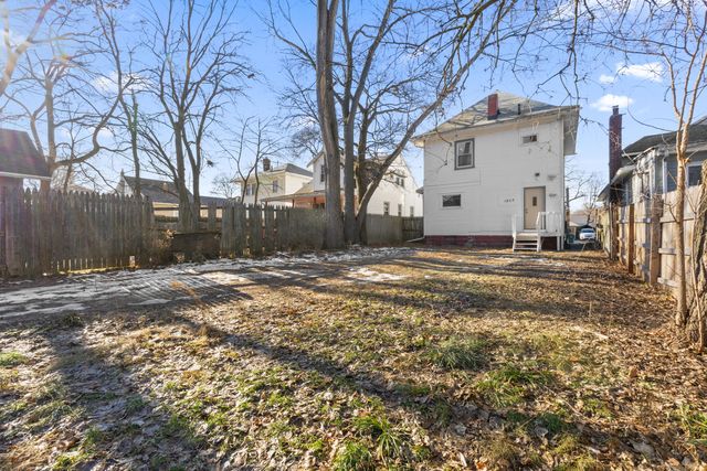 1807 Teel Avenue, Lansing City, MI 48910