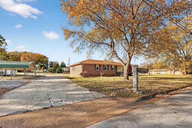 601 Pleasantwood Dr, Mount Pleasant, TN 38474