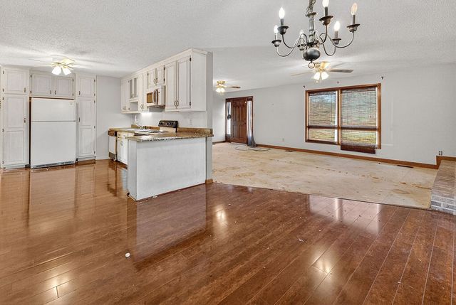 601 Pleasantwood Dr, Mount Pleasant, TN 38474