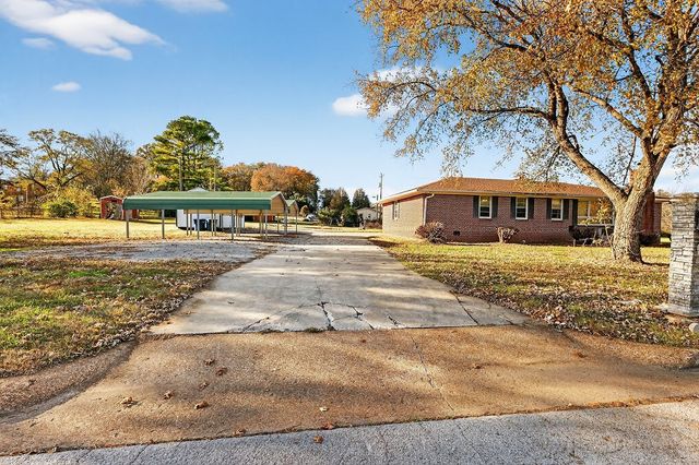 601 Pleasantwood Dr, Mount Pleasant, TN 38474