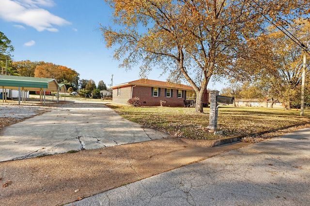 601 Pleasantwood Dr, Mount Pleasant, TN 38474