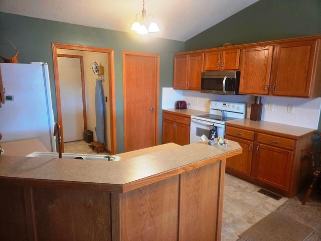 3011 Cottonwood Hill, Newton, KS 67114