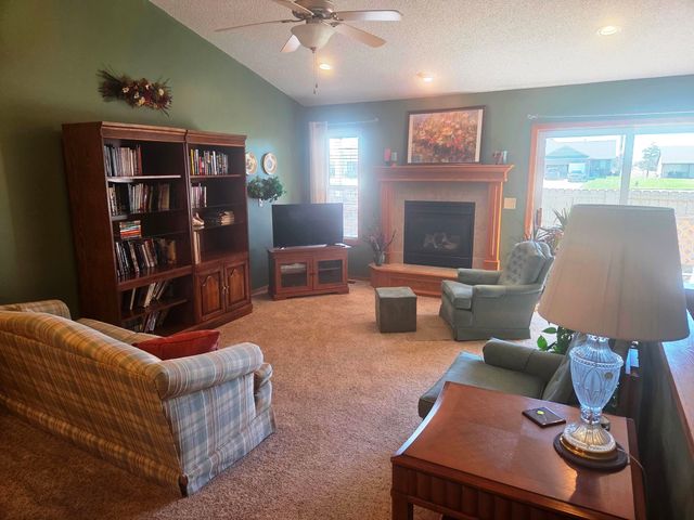 3011 Cottonwood Hill, Newton, KS 67114