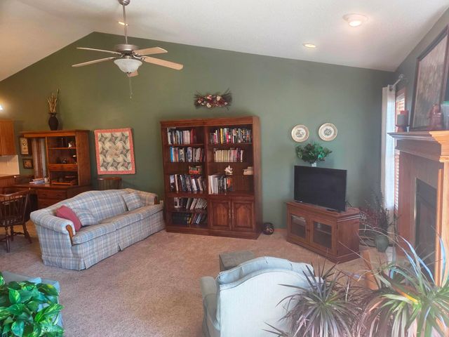 3011 Cottonwood Hill, Newton, KS 67114