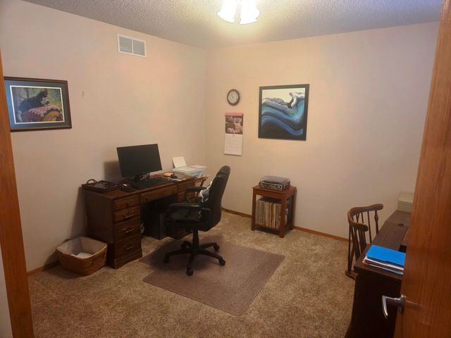 3011 Cottonwood Hill, Newton, KS 67114