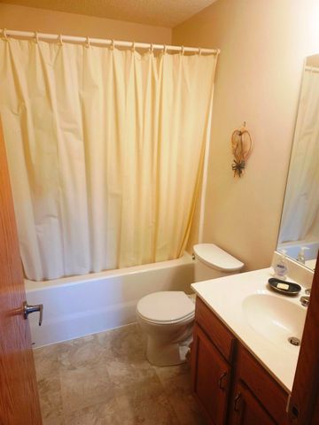 3011 Cottonwood Hill, Newton, KS 67114