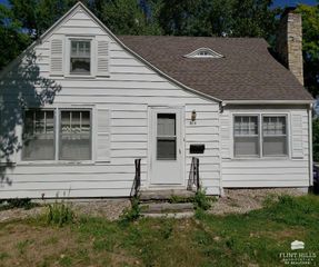 814 Sunset Avenue, Manhattan, KS 66502
