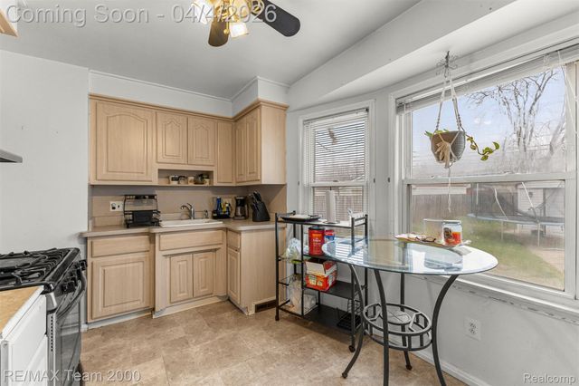 25521 Stanford Street, Dearborn Heights, MI 48125