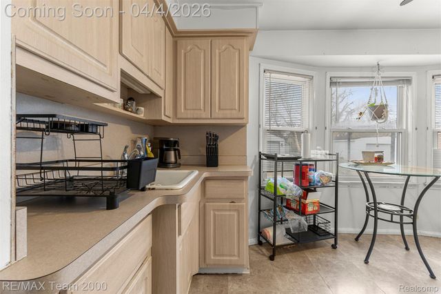 25521 Stanford Street, Dearborn Heights, MI 48125