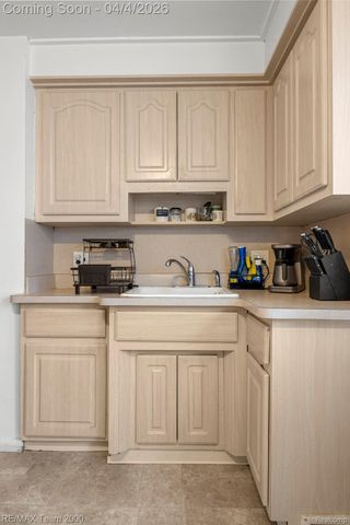 25521 Stanford Street, Dearborn Heights, MI 48125