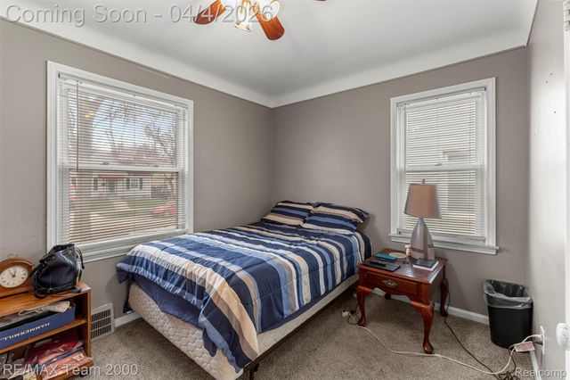 25521 Stanford Street, Dearborn Heights, MI 48125