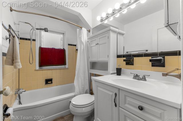 25521 Stanford Street, Dearborn Heights, MI 48125