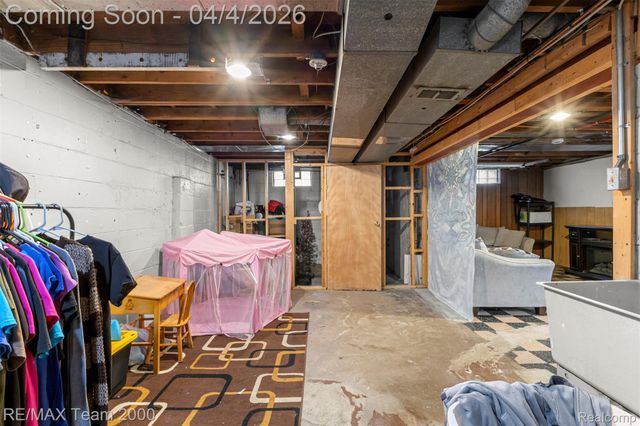 25521 Stanford Street, Dearborn Heights, MI 48125