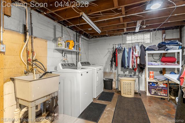 25521 Stanford Street, Dearborn Heights, MI 48125