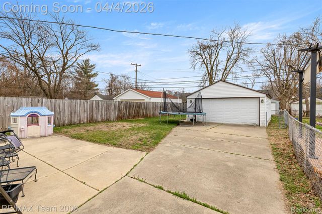25521 Stanford Street, Dearborn Heights, MI 48125