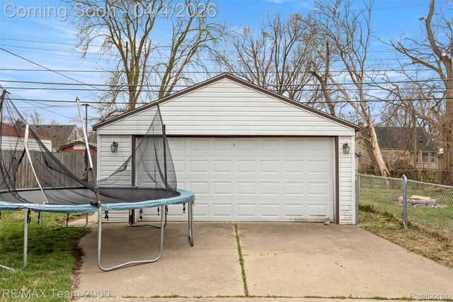 25521 Stanford Street, Dearborn Heights, MI 48125