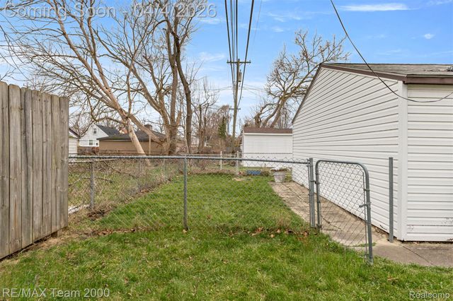 25521 Stanford Street, Dearborn Heights, MI 48125