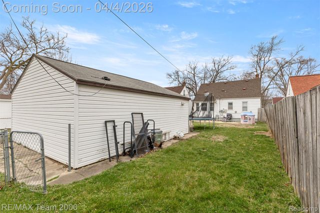 25521 Stanford Street, Dearborn Heights, MI 48125