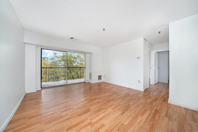 133 Commander Shea Blvd 505, Quincy, MA 02171