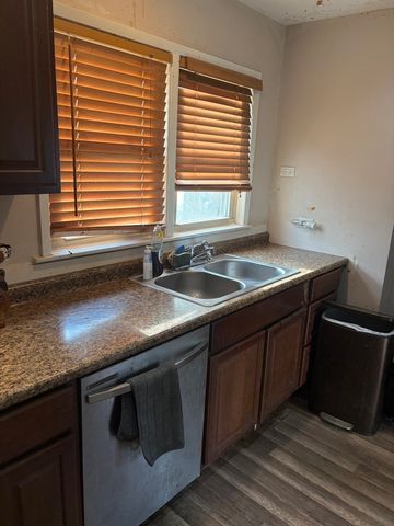 2130 Hawthorne Lane, Waukegan, IL 60087