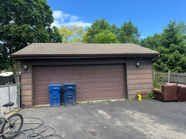 2130 Hawthorne Lane, Waukegan, IL 60087