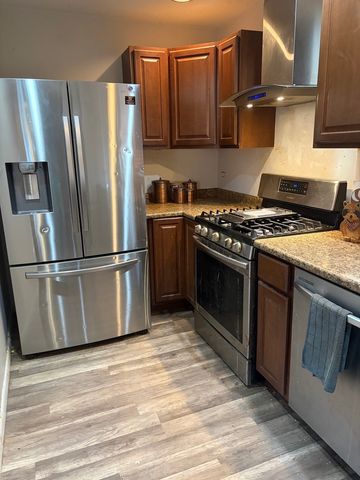 2130 Hawthorne Lane, Waukegan, IL 60087