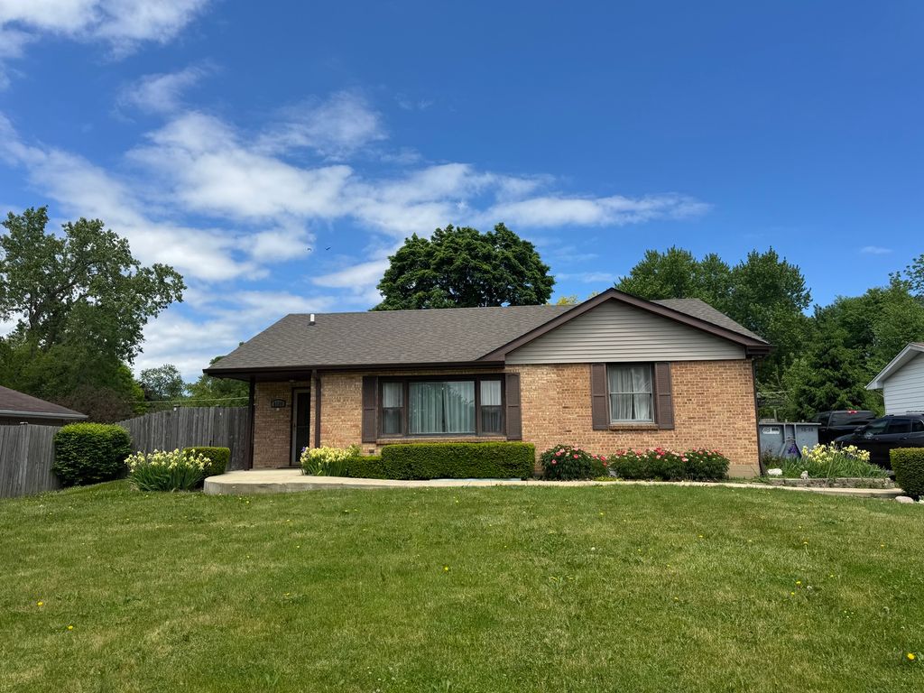 2130 Hawthorne Lane, Waukegan, IL 60087