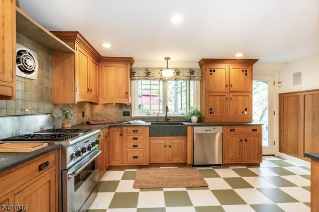 5 Fairview Ter, Maplewood Twp., NJ 07040