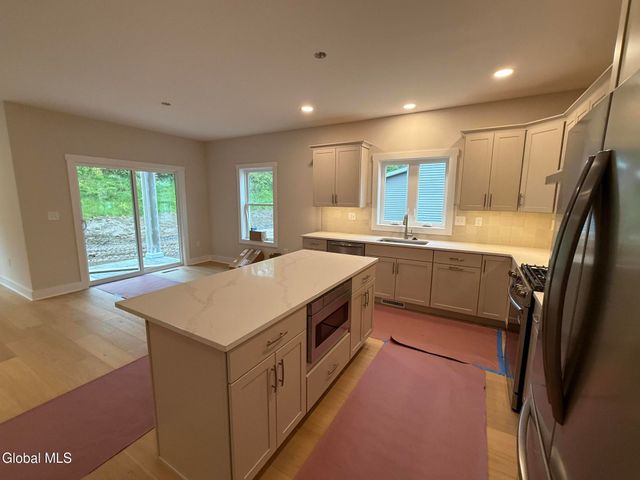16 Quail Run, Voorheesville, NY 12186