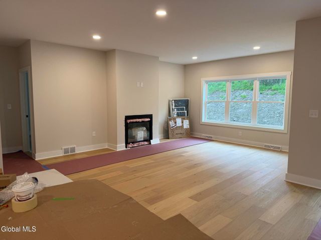 16 Quail Run, Voorheesville, NY 12186