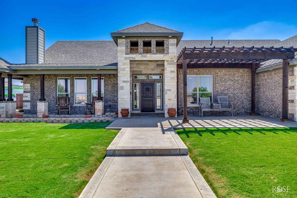 Image 1 of property listing at 201 Burlington Road, San Angelo, TX 76901