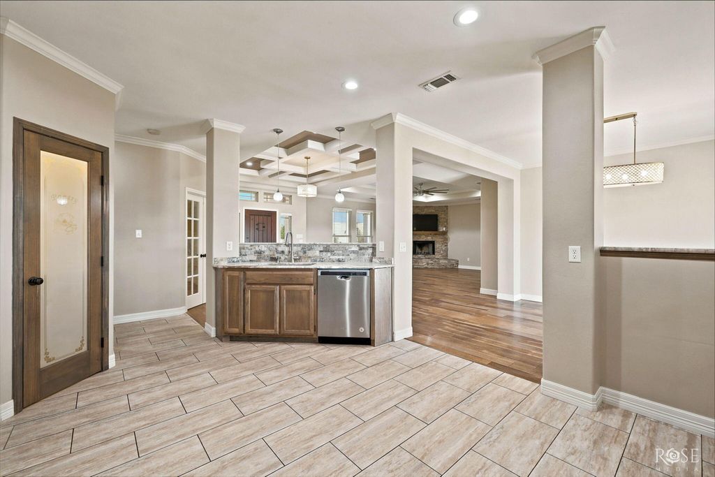 Image 14 of property listing at 201 Burlington Road, San Angelo, TX 76901