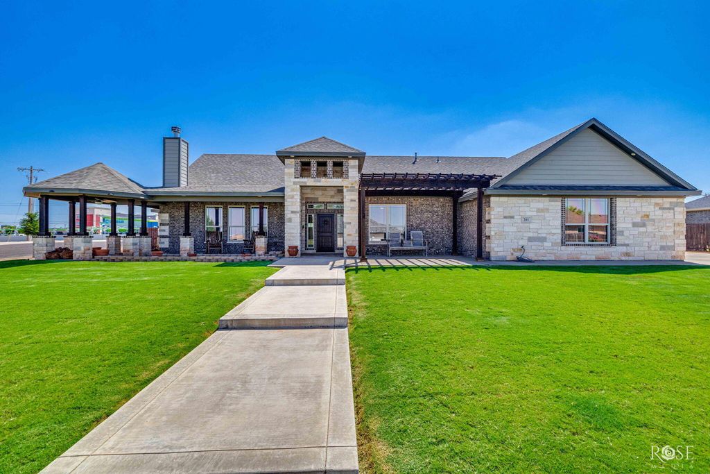Image 2 of property listing at 201 Burlington Road, San Angelo, TX 76901
