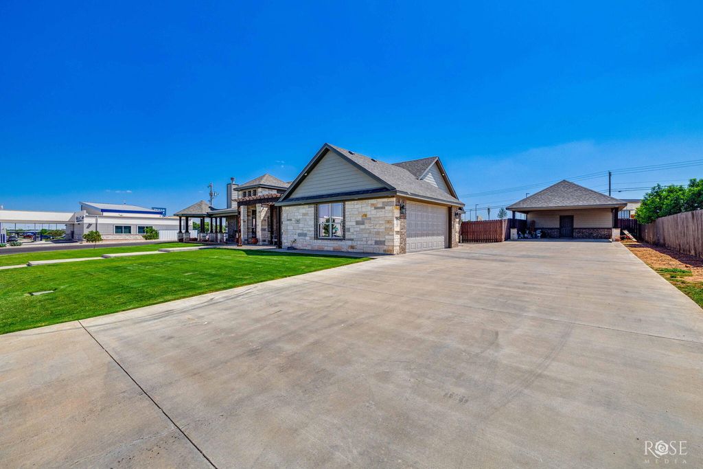 Image 4 of property listing at 201 Burlington Road, San Angelo, TX 76901