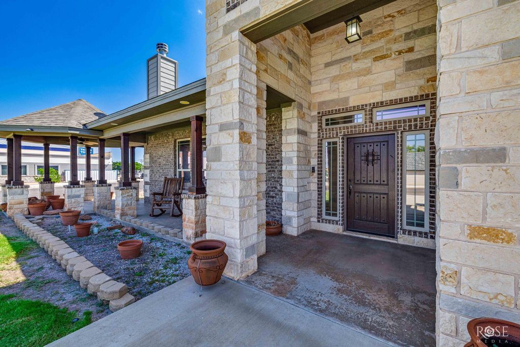 Image 5 of property listing at 201 Burlington Road, San Angelo, TX 76901