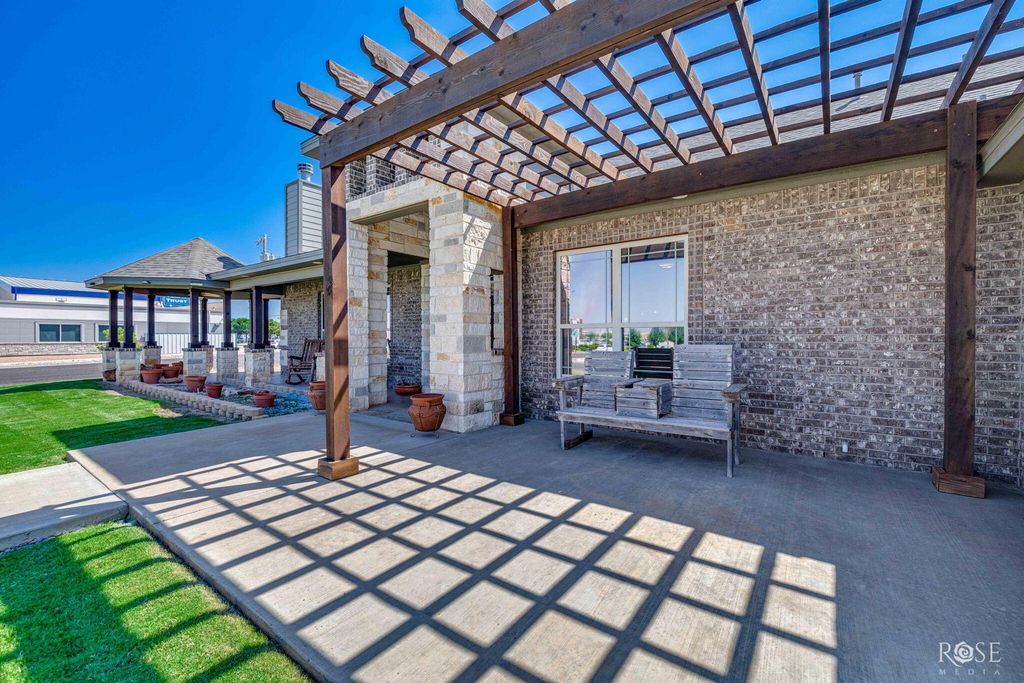 Image 6 of property listing at 201 Burlington Road, San Angelo, TX 76901
