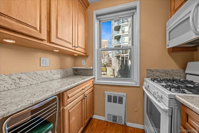 525 W 236th Street 3J, Bronx, NY 10463