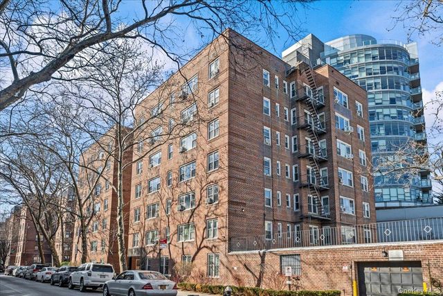 525 W 236th Street 3J, Bronx, NY 10463