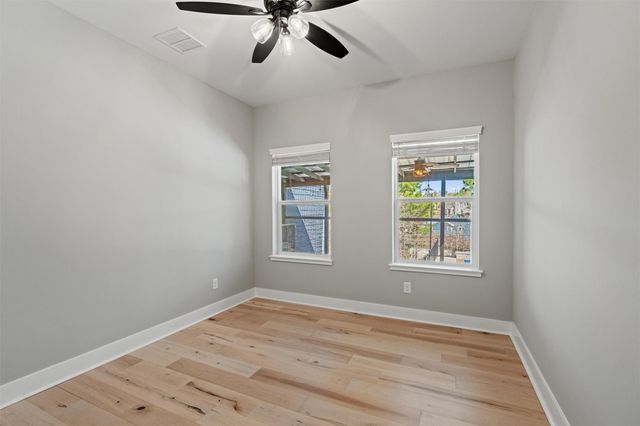 209 Kipahulu DR, Bastrop, TX 78602