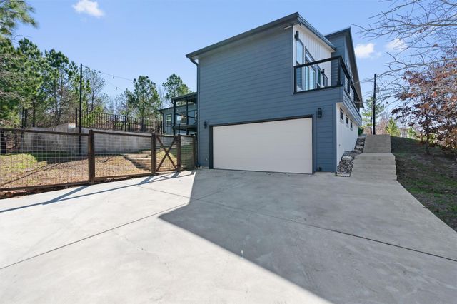 209 Kipahulu DR, Bastrop, TX 78602