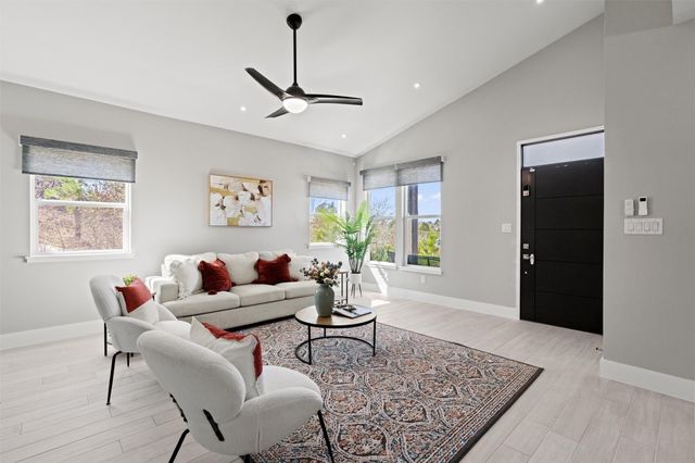 209 Kipahulu DR, Bastrop, TX 78602