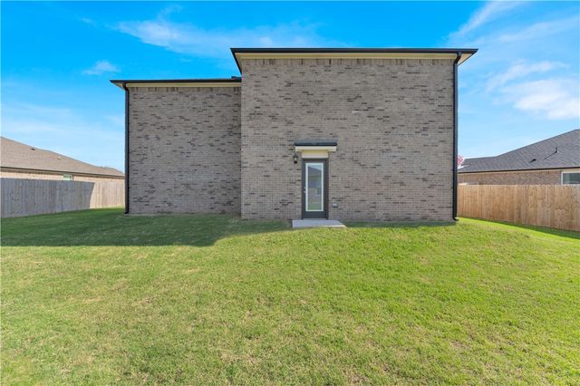 613 W Cattleman Court, Siloam Springs, AR 72761