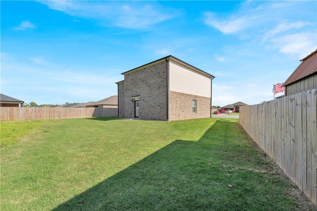 613 W Cattleman Court, Siloam Springs, AR 72761