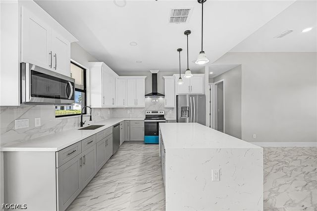 3813 1st ST SW, Lehigh Acres, FL 33976