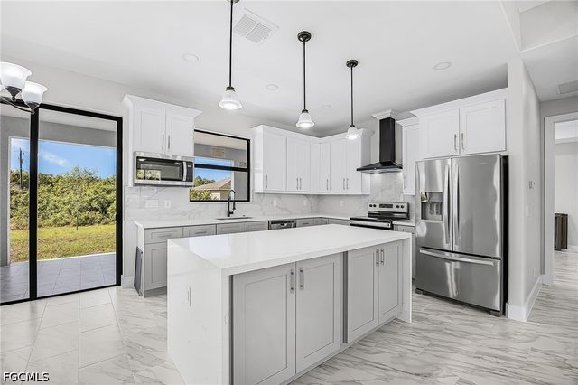 3813 1st ST SW, Lehigh Acres, FL 33976