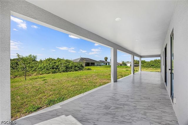 3813 1st ST SW, Lehigh Acres, FL 33976