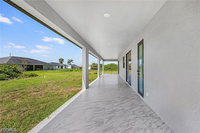 3813 1st ST SW, Lehigh Acres, FL 33976