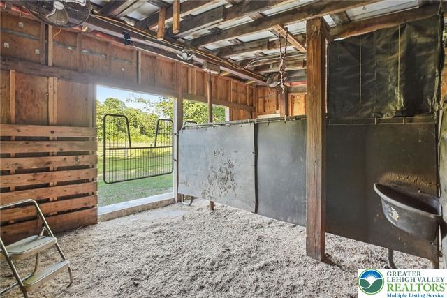 9033 Loop Road, Slatington Boro, PA 18080