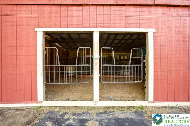 9033 Loop Road, Slatington Boro, PA 18080